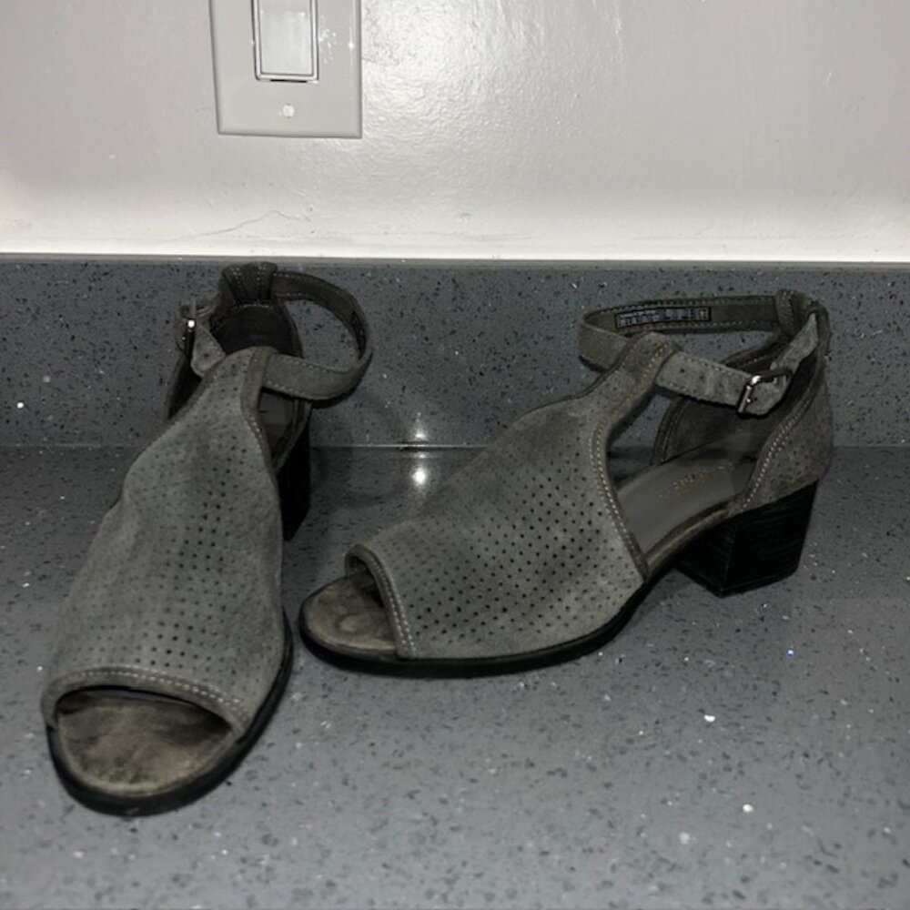 Koolaburra Ugg Heel Shoes Womens 7.5 Gray Suede Block Peep Toe Ladies Buckle